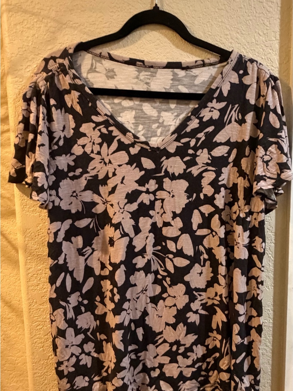 Maurices Black Short Sleeve V-Neck Top with Cream Floral Pattern